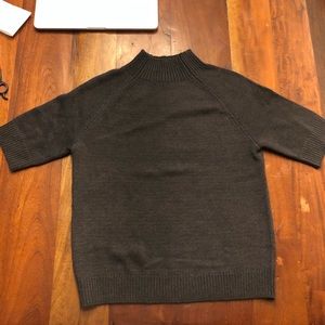 Short sleeve turtle neck